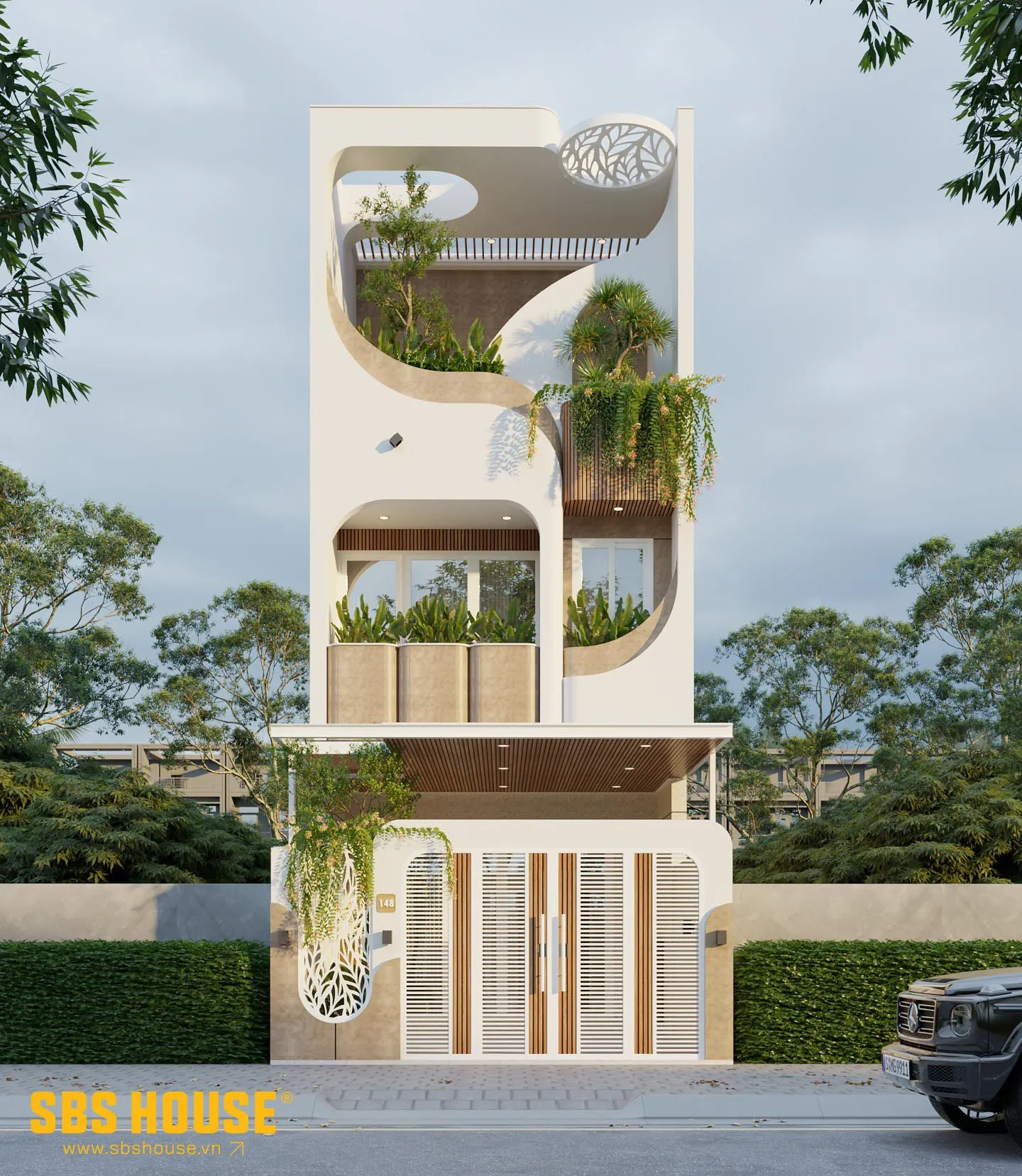 Thay vì cảm giác bí bách của lô đất 5x20m, các kiến trúc sư SBS HOUSE đã khéo léo tạo nên N’s House với những khoảng không gian mở với sân vườn, ban công và sân thượng xanh mát, giúp ánh sáng và gió trời len lỏi vào từng góc nhà.