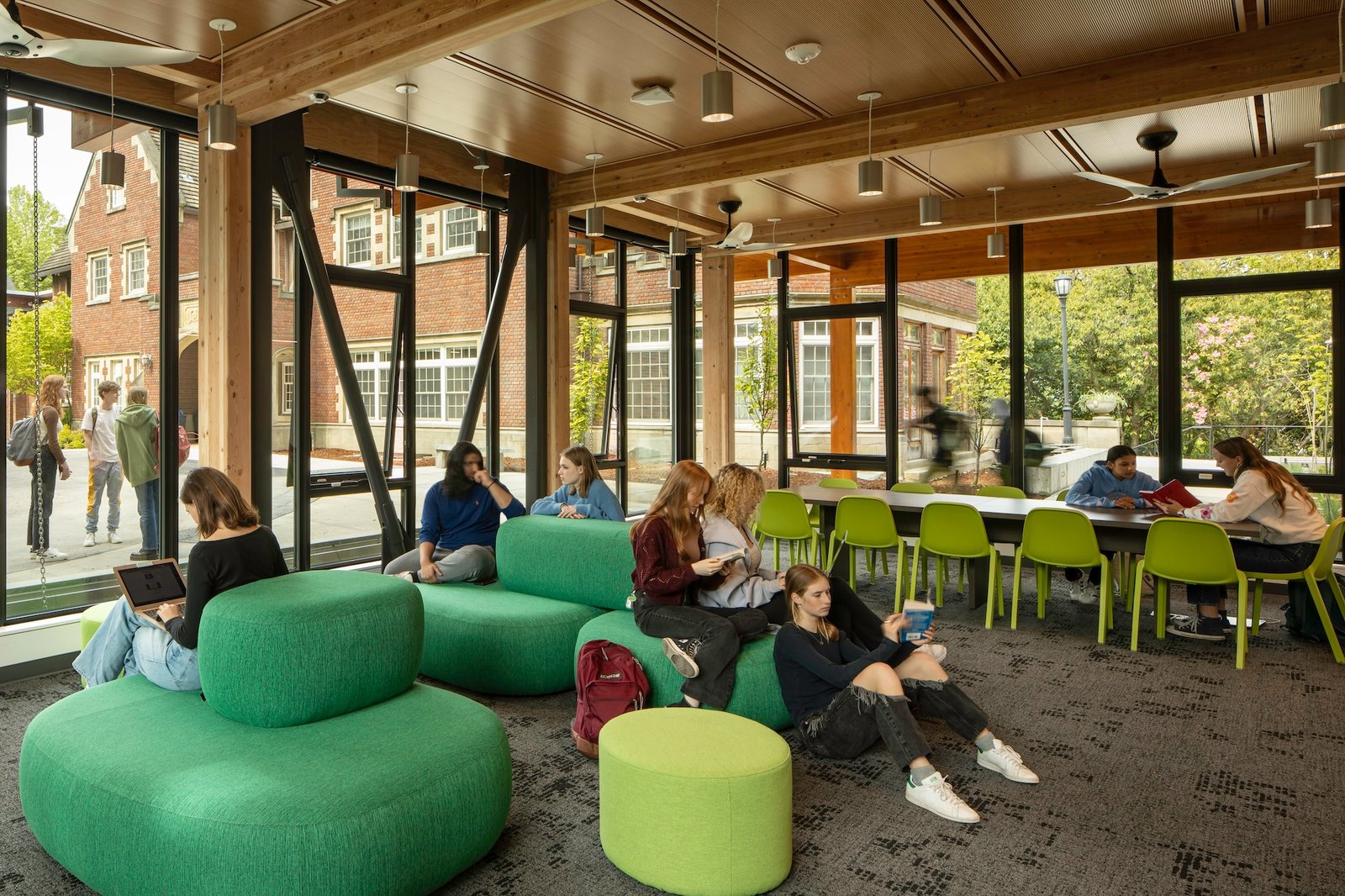 Trường trung học mới, trường Bush