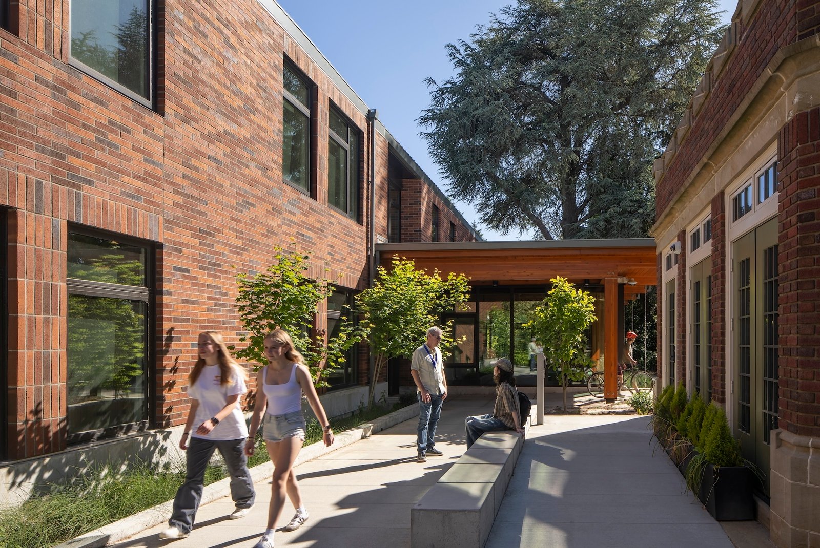 Trường trung học mới, trường Bush