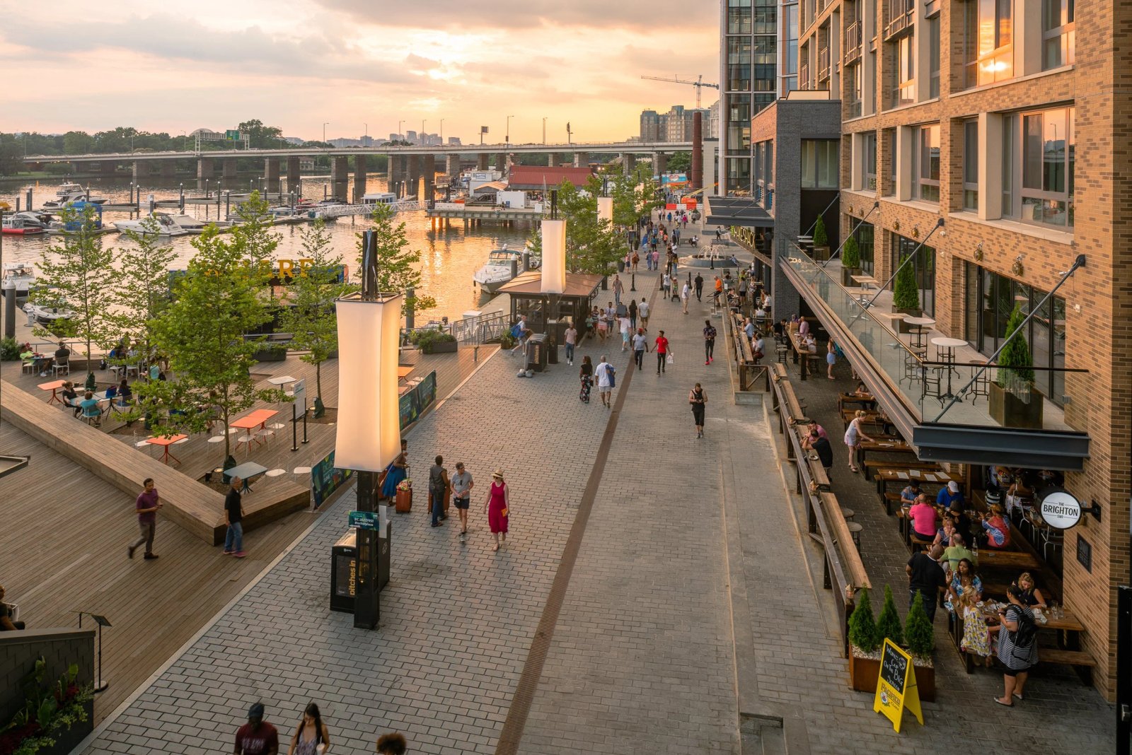 Phố đi dạo bến cảng huyện