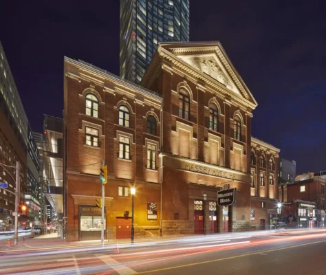 Thính phòng biểu diễn nghệ thuật Massey Hall Toronto