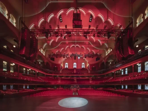 Thính phòng biểu diễn nghệ thuật Massey Hall Toronto