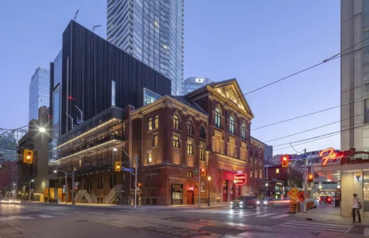 Thính phòng biểu diễn nghệ thuật Massey Hall Toronto