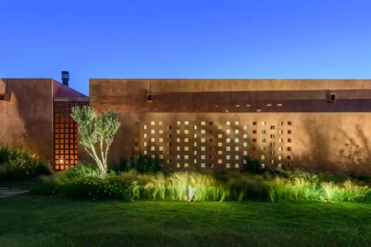 Ngôi nhà Mendiolaza hiện đại ở mặt tiền đục lỗ Córdoba