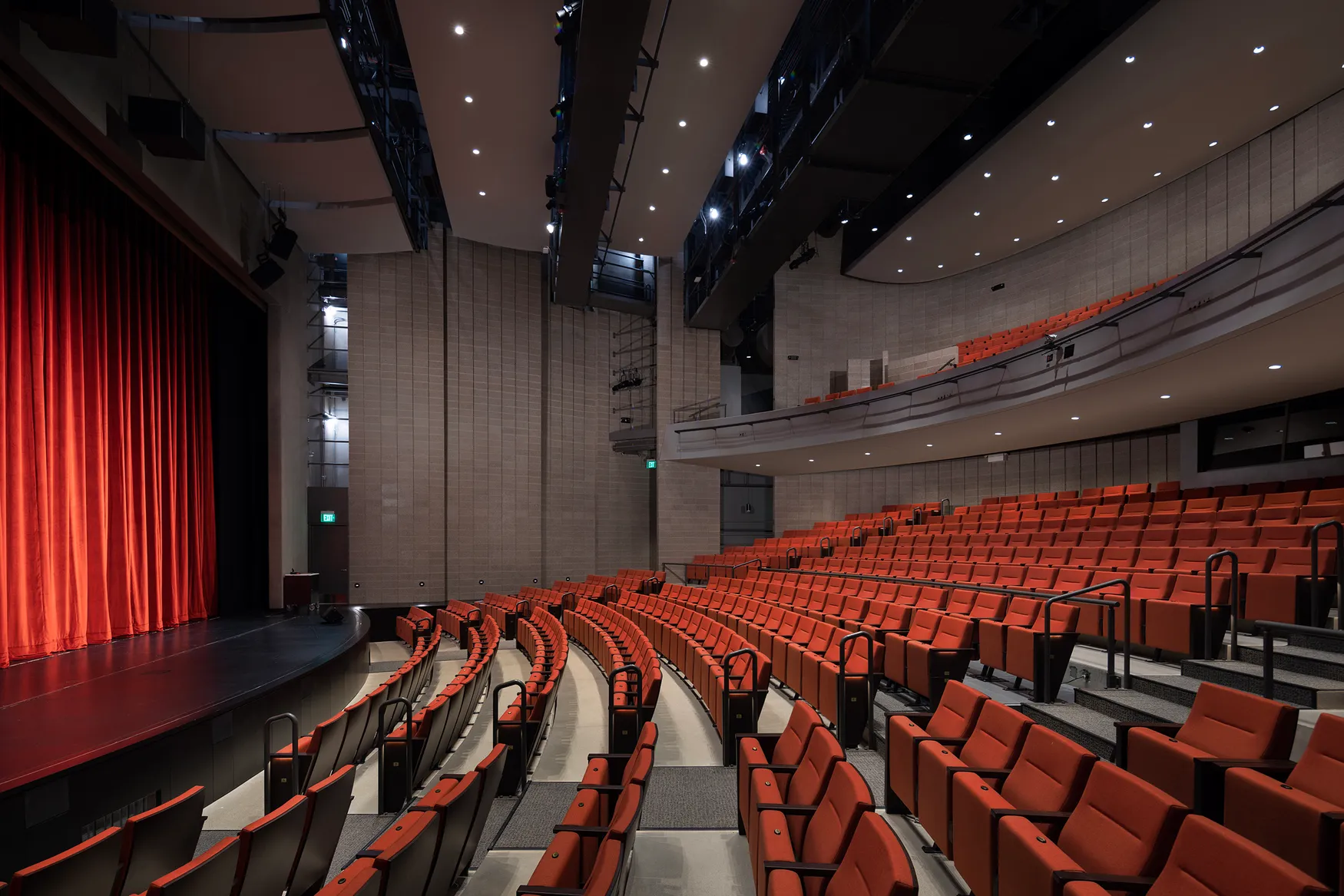 Trung tâm biểu diễn nghệ thuật gia đình McGrath của học viện Loyola