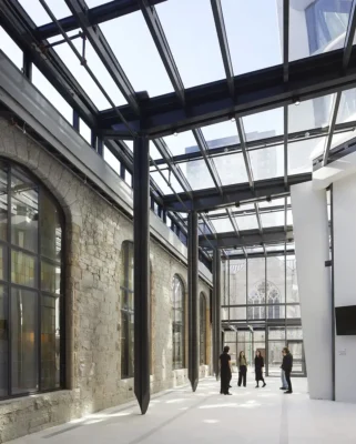 Tòa nhà Tổ hợp Nhà thờ Butterfly + First Baptist Vancouver