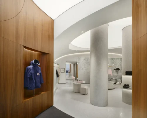 Canada Goose Flagship Milan Ý