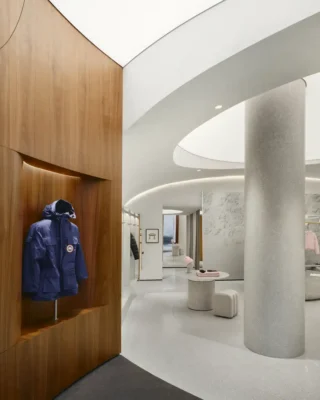 Canada Goose Flagship Milan Ý