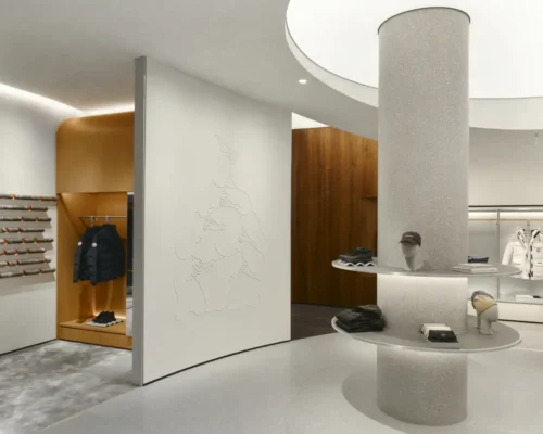 Canada Goose Flagship Milan Ý