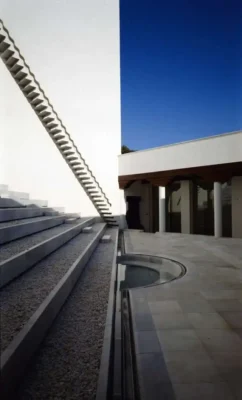 Tòa nhà Casa de Retiro Espiritual Seville của Emilio Ambasz