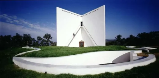 Tòa nhà Casa de Retiro Espiritual Seville của Emilio Ambasz