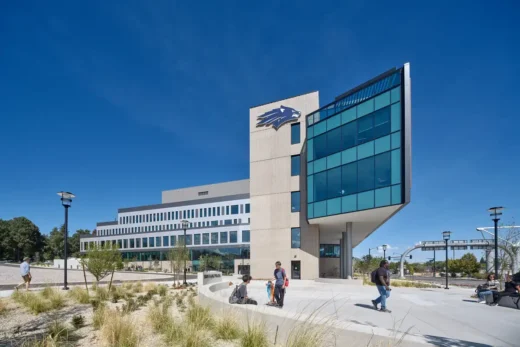 Tòa nhà Kinh doanh John Tulloch Đại học Nevada-Reno