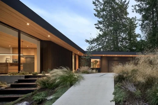 Nhà tầng Willis Point British Columbia