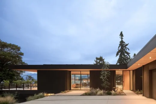 Nhà Tầng Willis Point British Columbia Canada