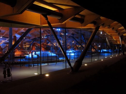 Tòa nhà Nhà máy chưng cất Macallan mới trên hệ thống chiếu sáng nội thất Speyside