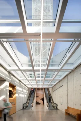 Nhà trưng bày mới cho Nhà thờ Saint Josephs ở Mount Royal Montréal Canada