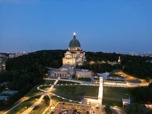 Nhà trưng bày mới cho Nhà nguyện Saint Josephs ở Mount Royal Montréal