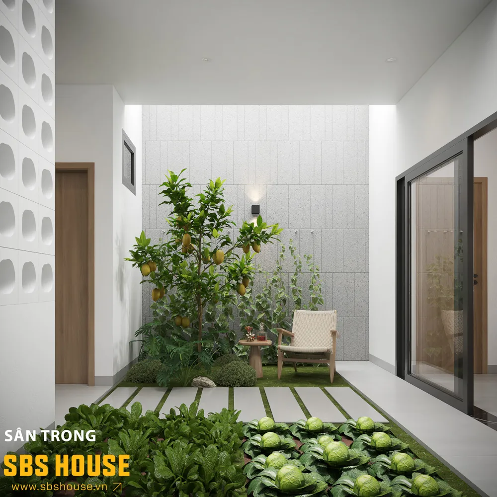 Khoảng vườn đóng vai trò phân tách mềm giữa phòng khách - bếp và khu vực nghỉ ngơi của ông bà.