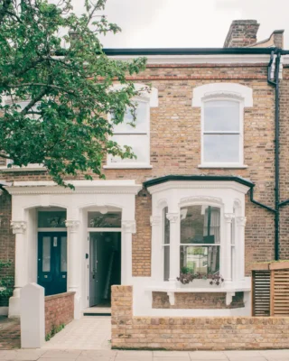 Stoke Newington House, mặt tiền nhà giữa sân thượng thời Victoria