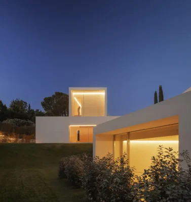 Thiết kế nhà sang trọng hiện đại ở Madrid