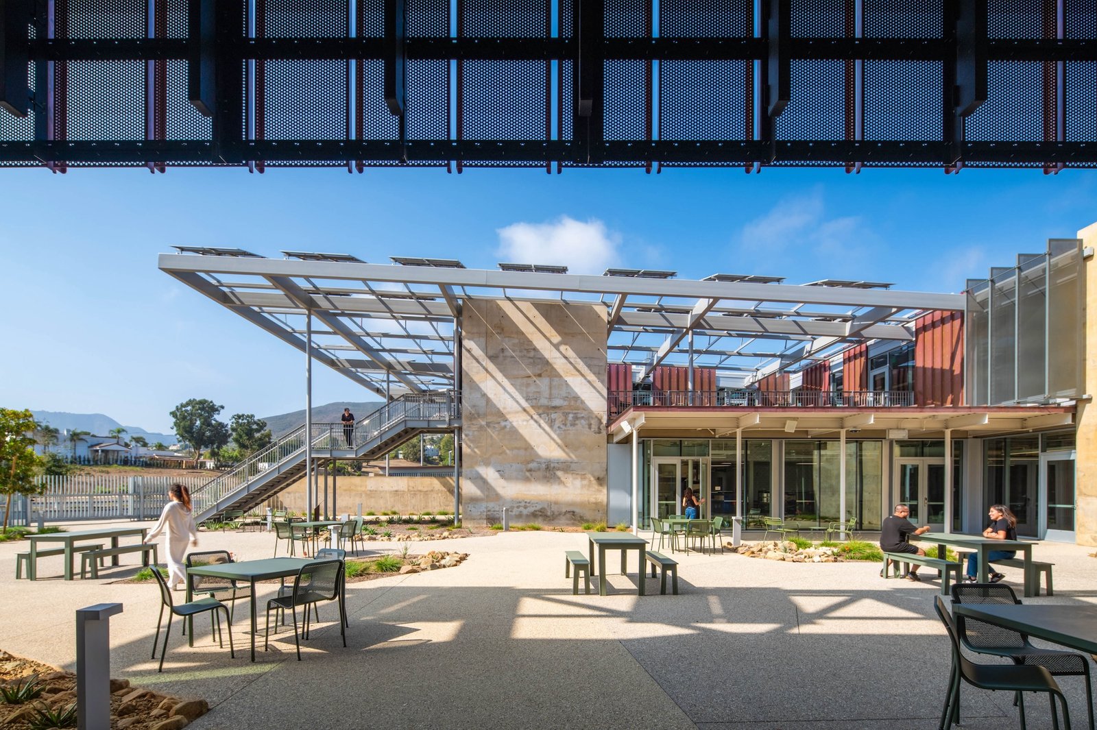 Trường trung học Malibu.