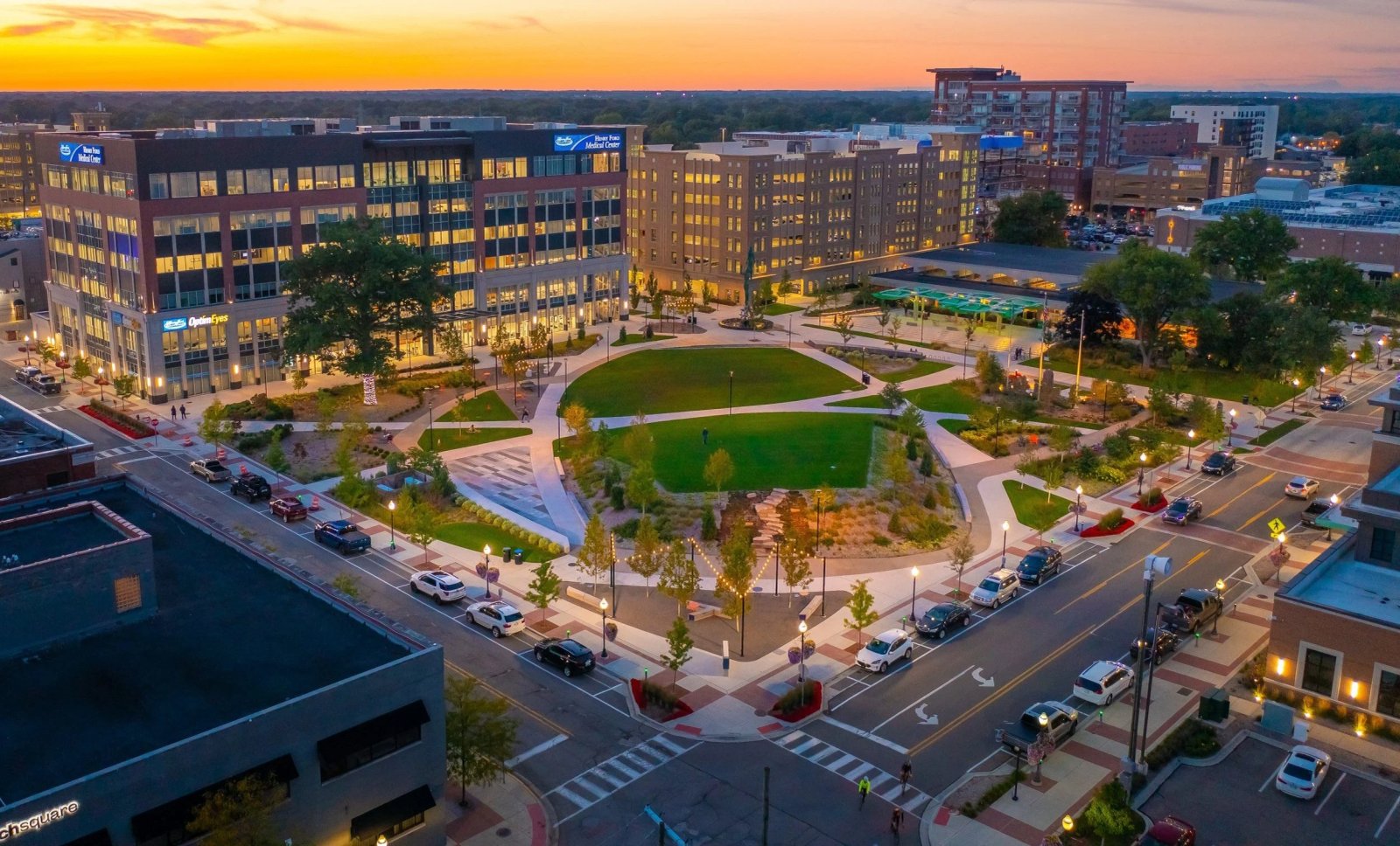 Cộng đồng trăm năm