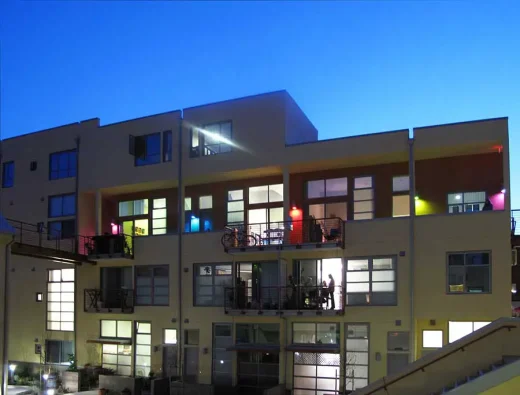 Các nghệ sĩ đang làm việc tại tòa nhà Ventura WAV California