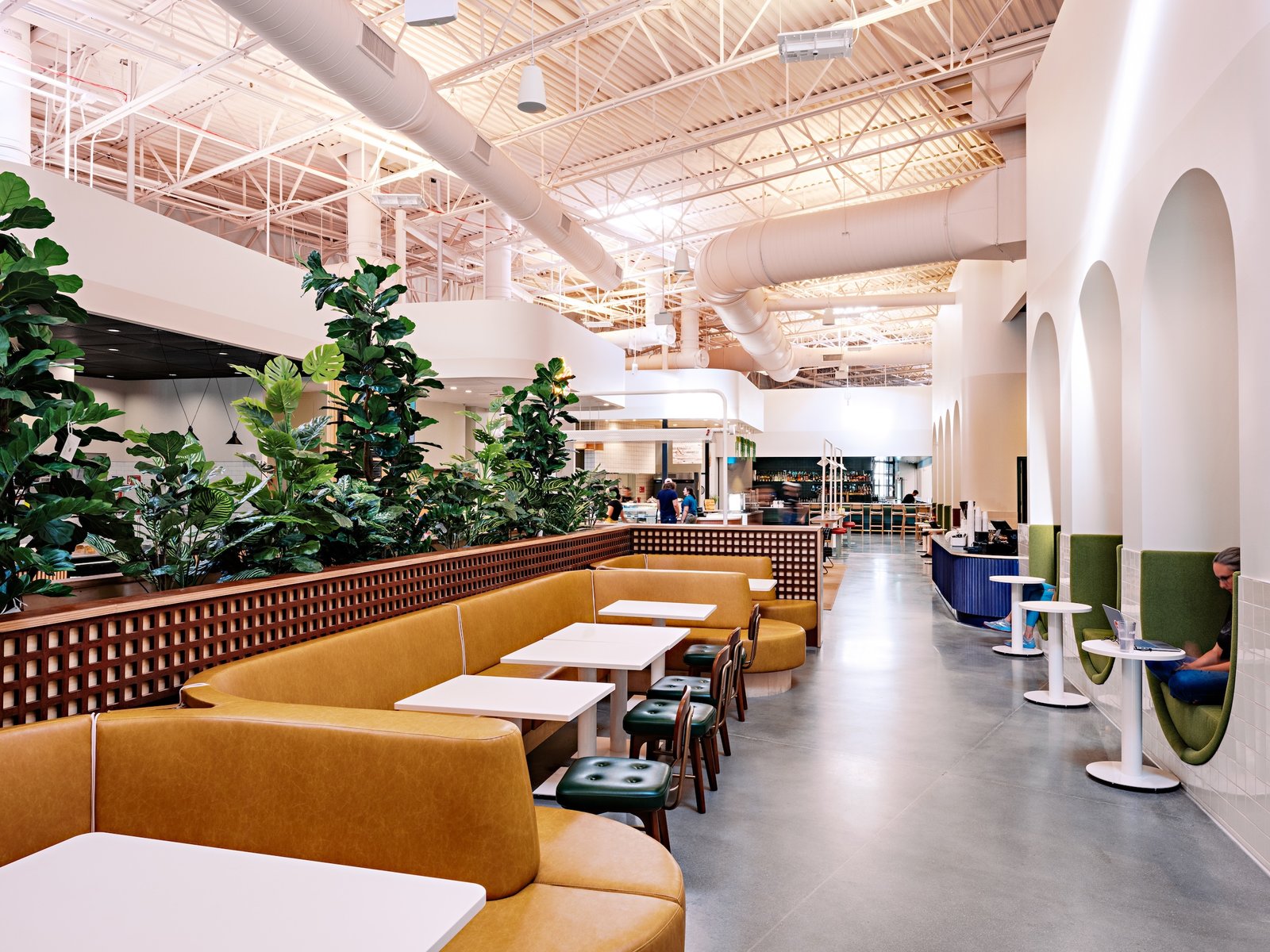 Hình ảnh khu ẩm thực Relish.