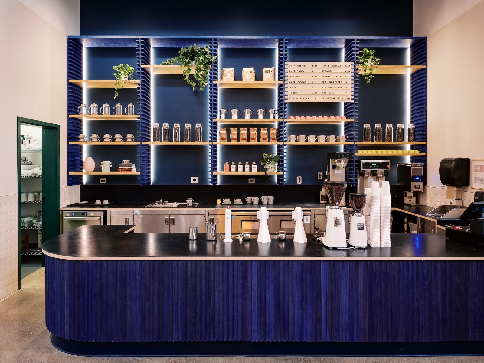 Hình ảnh khu ẩm thực Relish.