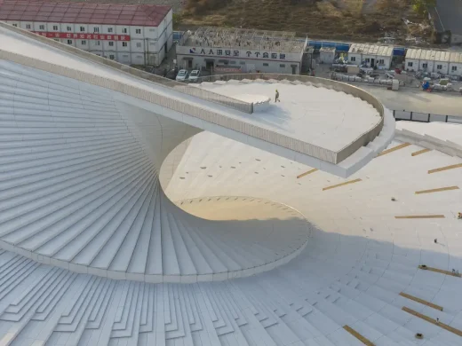 Nhà hát lớn gần hoàn thành ở Thượng Hải của Snøhetta