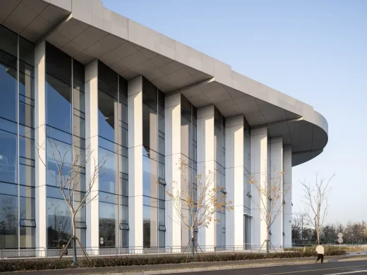 Nhà hát lớn gần hoàn thành ở Thượng Hải Trung Quốc