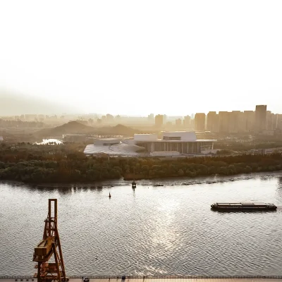 Nhà hát lớn gần hoàn thành ở Thượng Hải Trung Quốc