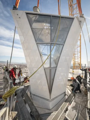 Tháp Sagrada Familia của tòa nhà Jesus Christ Barcelona