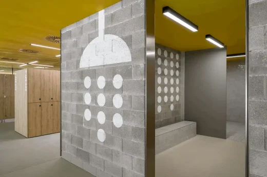 Phòng tắm bên trong bể bơi Češča Vas Pool Complex