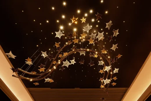 Đèn chùm phòng chờ Silverkris hạng nhất Sân bay Changi Singapore