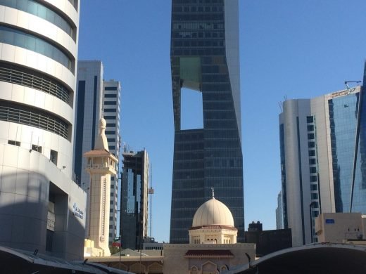 Tòa nhà chọc trời có lỗ trên đó