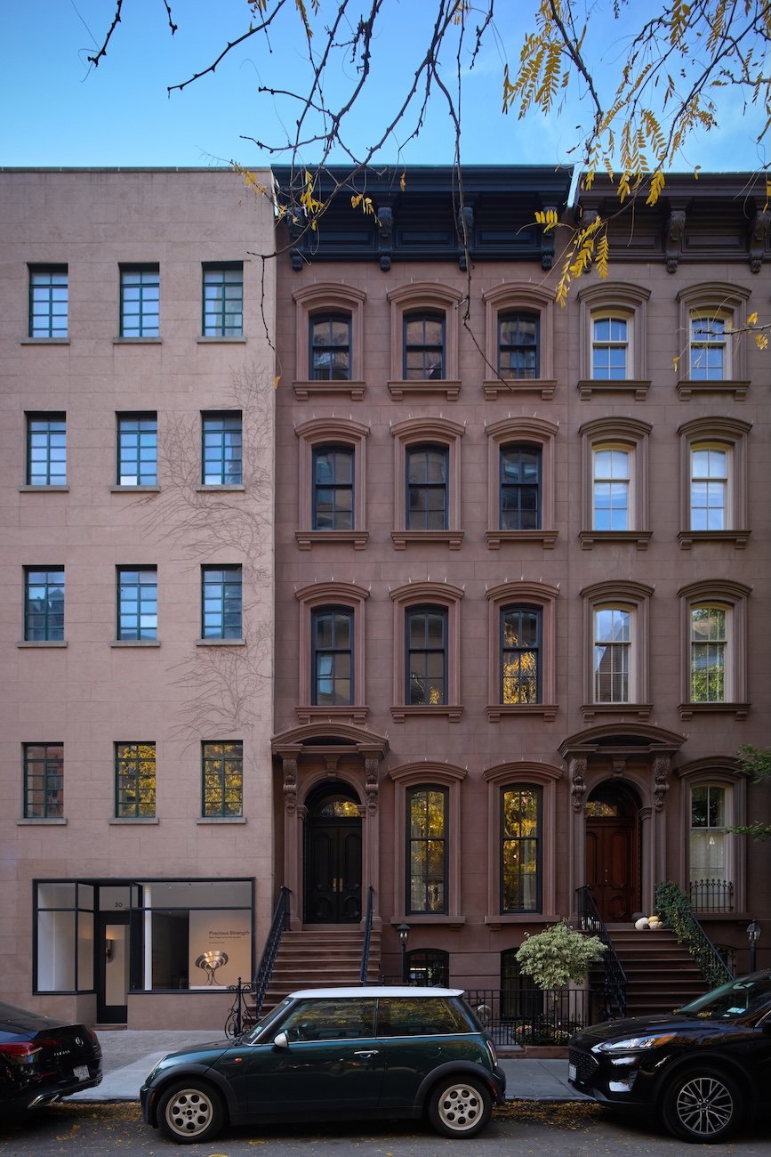 Phối cảnh mặt tiền bên ngoài của ngôi nhà.