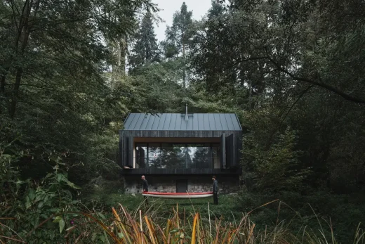 Giữa tảng đá và dòng sông Cabin Prosečnice CZ