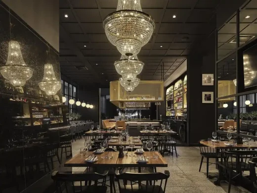 Chez Lionel Quán bia Pháp Montréal Quebec Canada