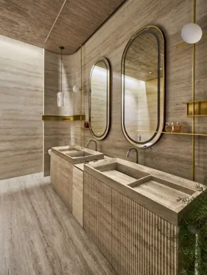 Phòng tắm chính Layered Heaven House