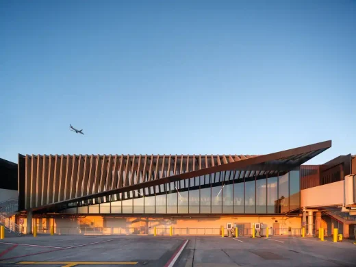 Sân giữa vệ tinh Sân khấu phía Nam LAX Los Angeles