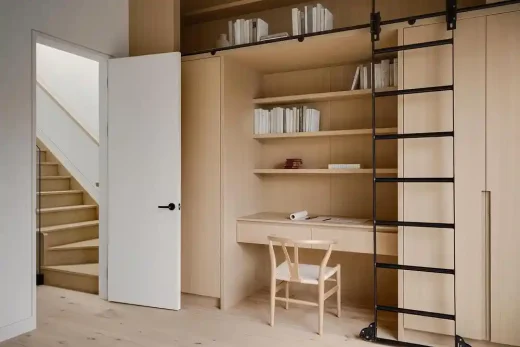 Bàn làm việc của Montrose Sixplex Housing Toronto Ontario