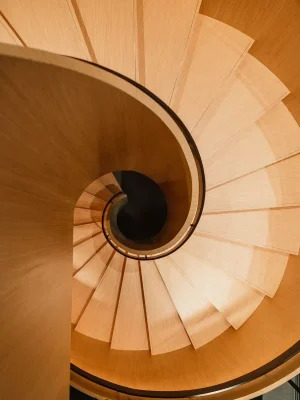 Cầu thang xoắn ốc của khách sạn Nobu Warsaw & Restaurant, Ba Lan