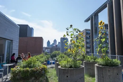 Pavillon de Design Universite du Quebec một khu vườn ở Montreal