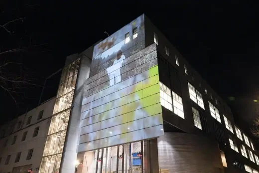 Pavillon de Design Universite du Quebec trên bầu trời đen Montréal