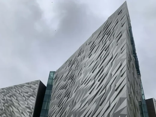 Tòa nhà Titanic Belfast, mặt tiền Bắc Ireland