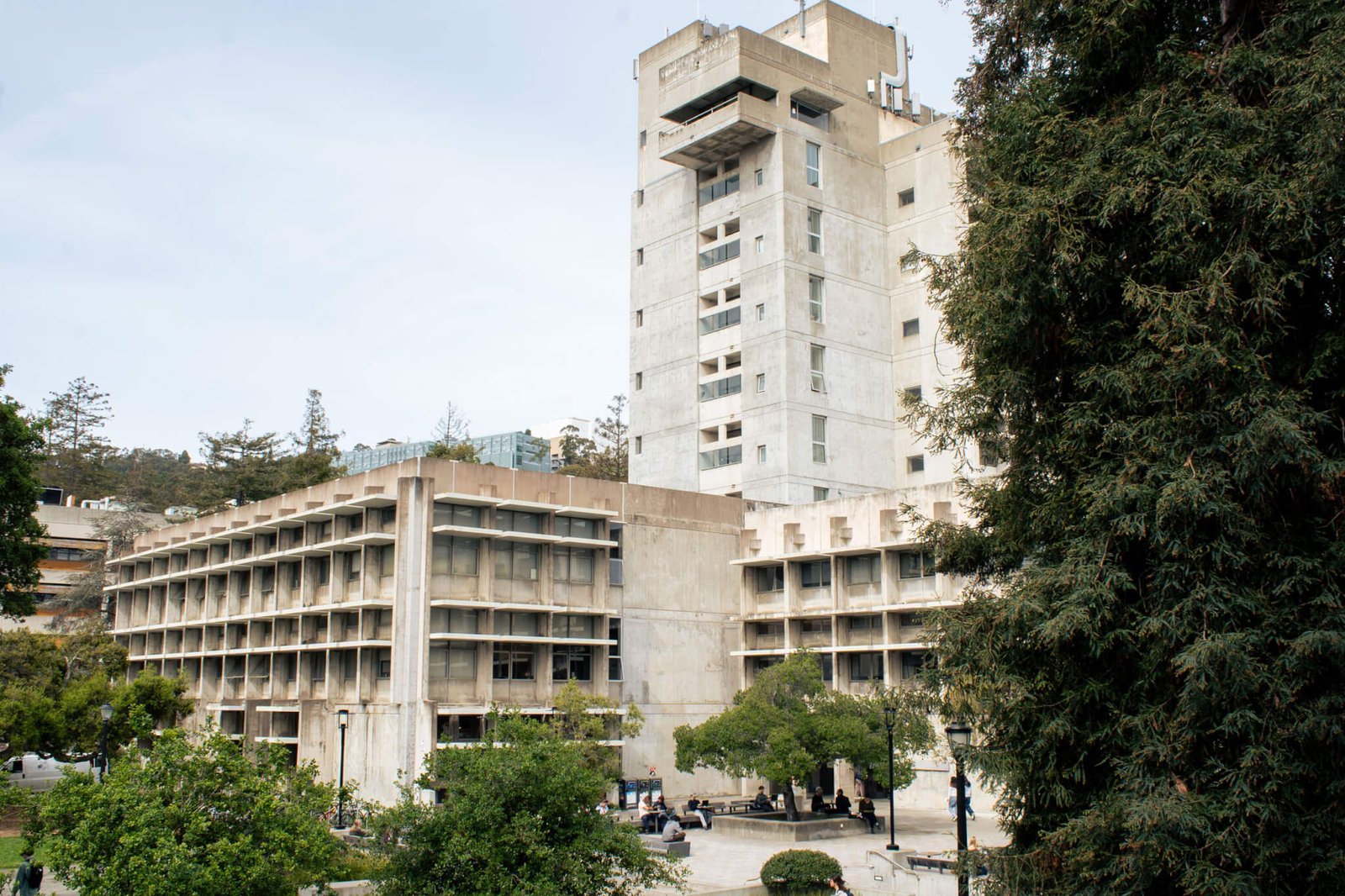 Trường Cao đẳng Thiết kế Môi trường UC Berkeley tọa lạc tại Hội trường Bauer Wurster