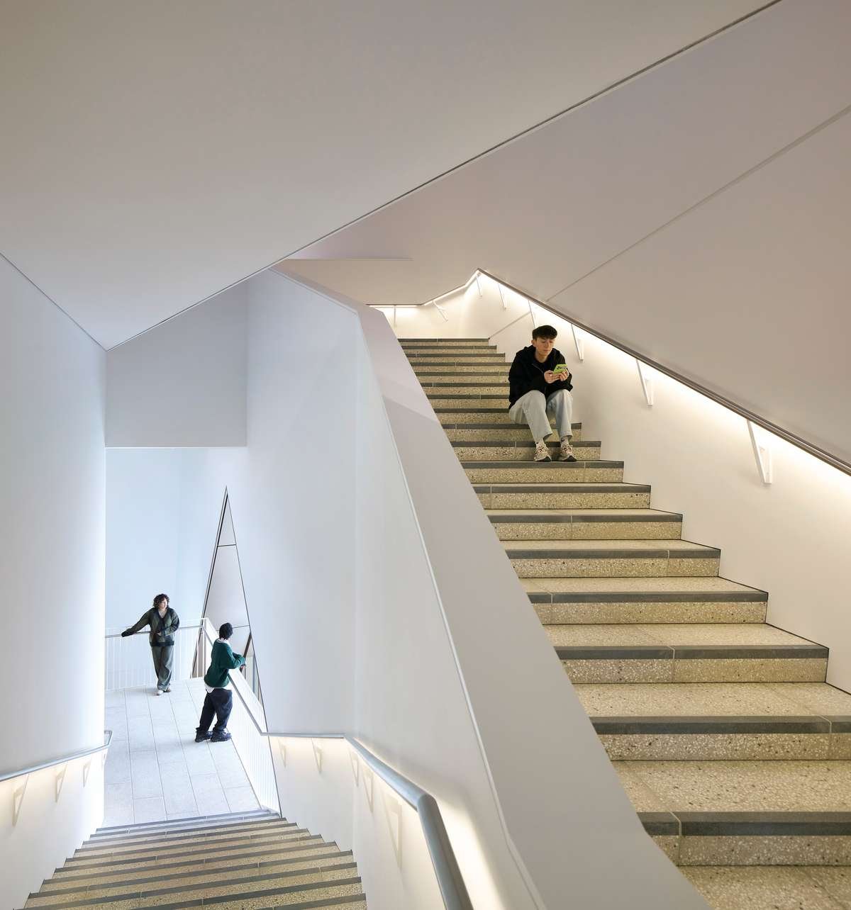 V&A Đông