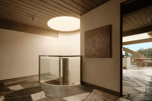 Sảnh cầu thang 624 Cole Place, Beverly Hills, Nam California