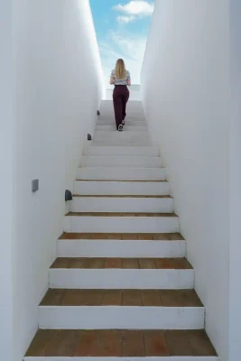 Casa na Comporta stairs white walls